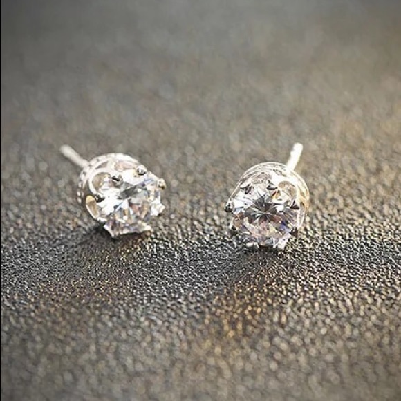 0.84 ct Round CZ 925 Stud Earrings - Picture 5 of 7